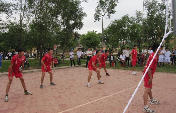 Đội tuyển Trường Đại học Hà Tĩnh tham gia giải bóng chuyền