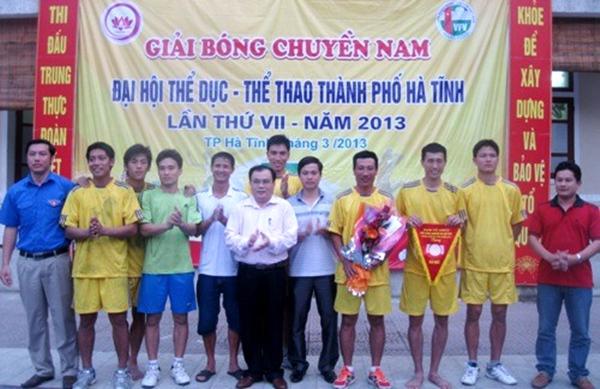 Đội bóng phường Tân Giang tham dự giải